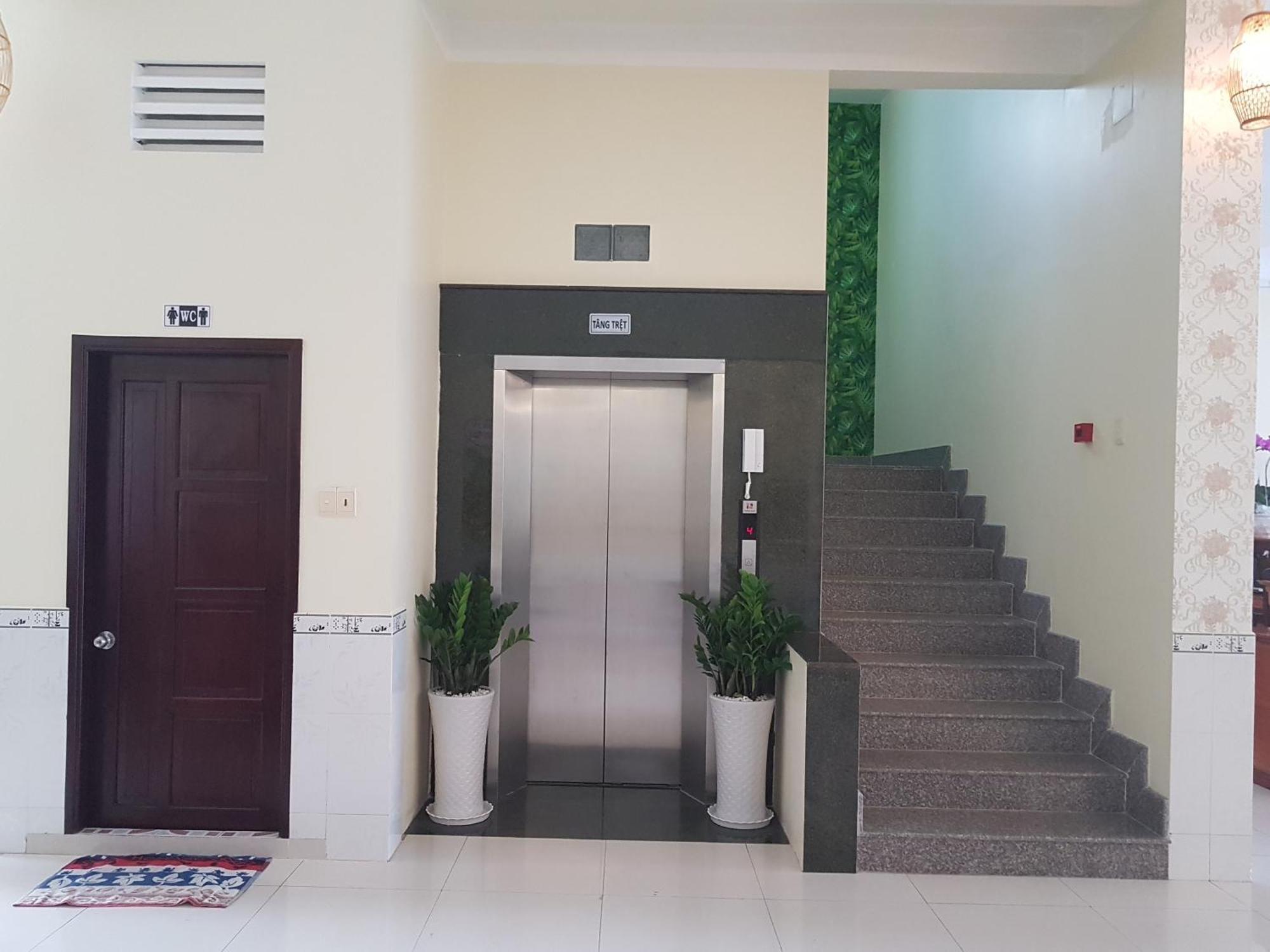Hostel Dang Loi ホステルダンロイ Chau Doc Exterior foto