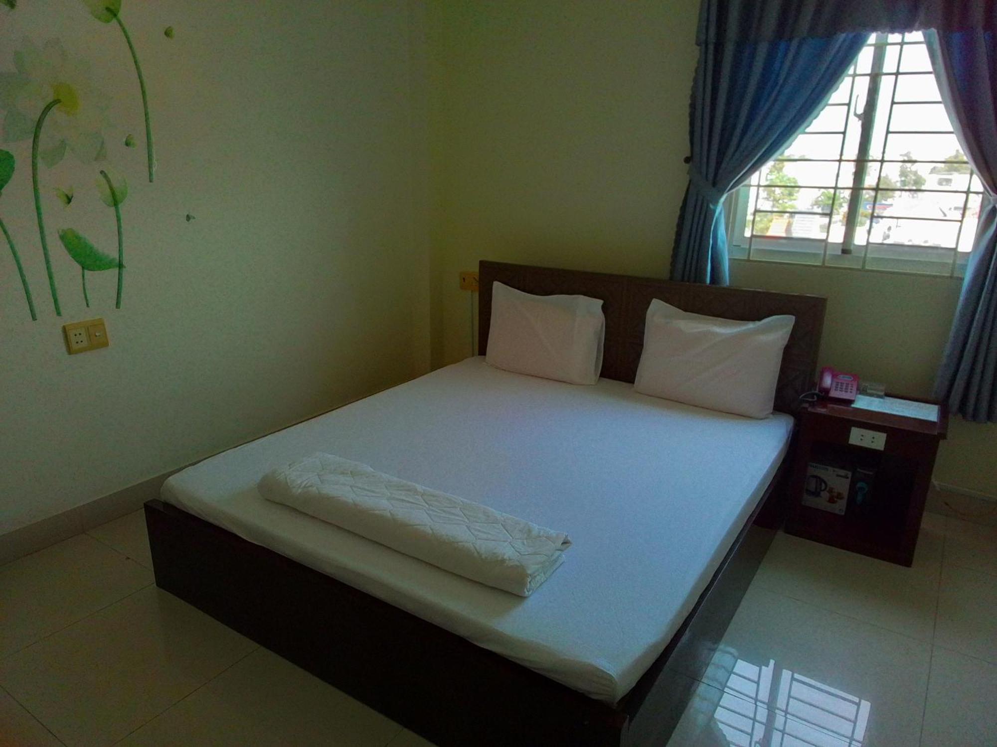 Hostel Dang Loi ホステルダンロイ Chau Doc Exterior foto