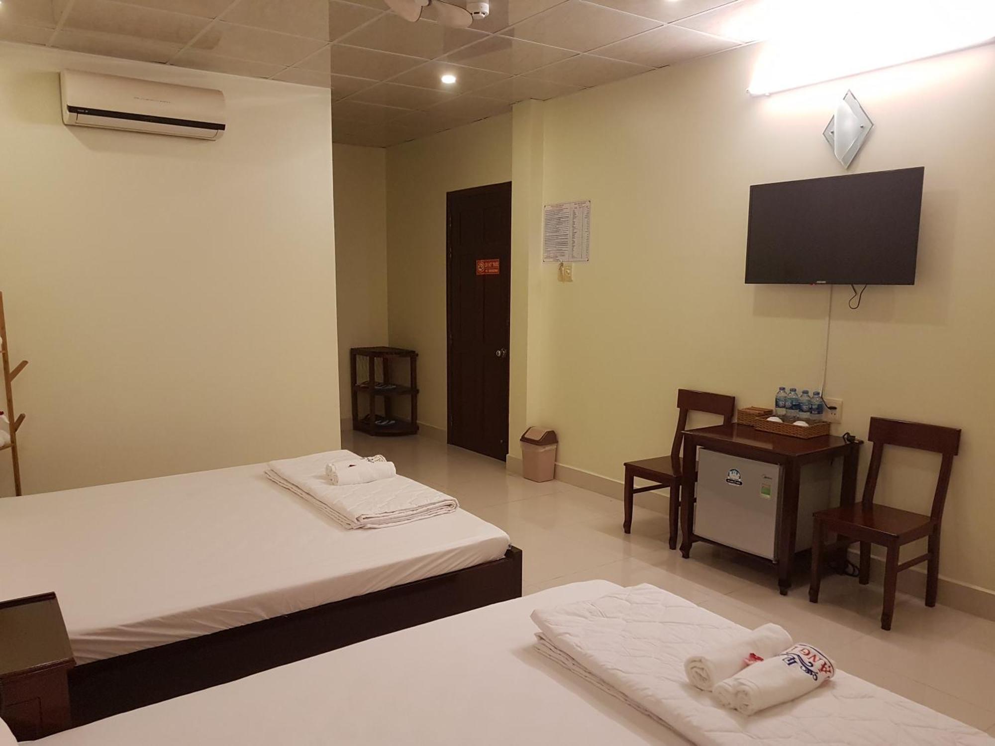Hostel Dang Loi ホステルダンロイ Chau Doc Exterior foto