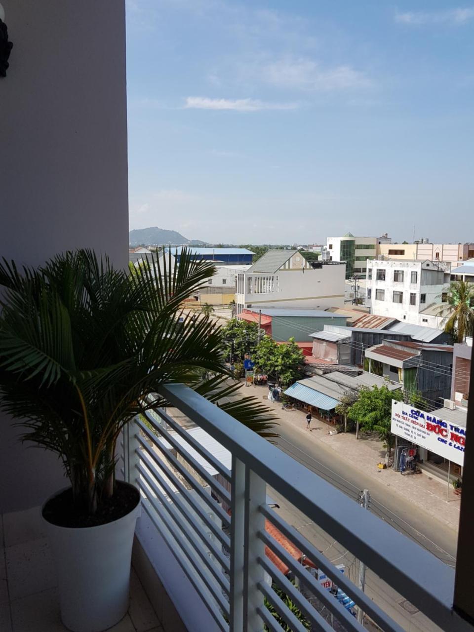 Hostel Dang Loi ホステルダンロイ Chau Doc Exterior foto