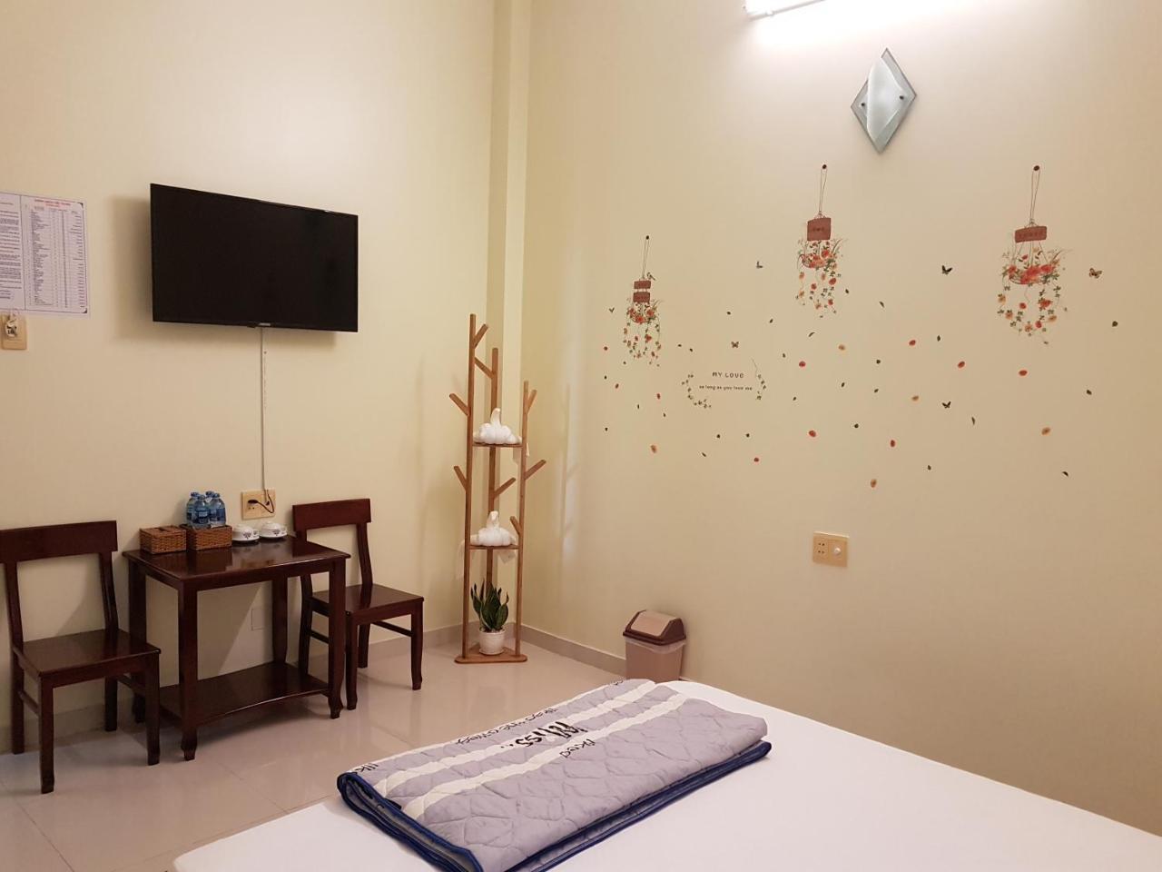 Hostel Dang Loi ホステルダンロイ Chau Doc Exterior foto