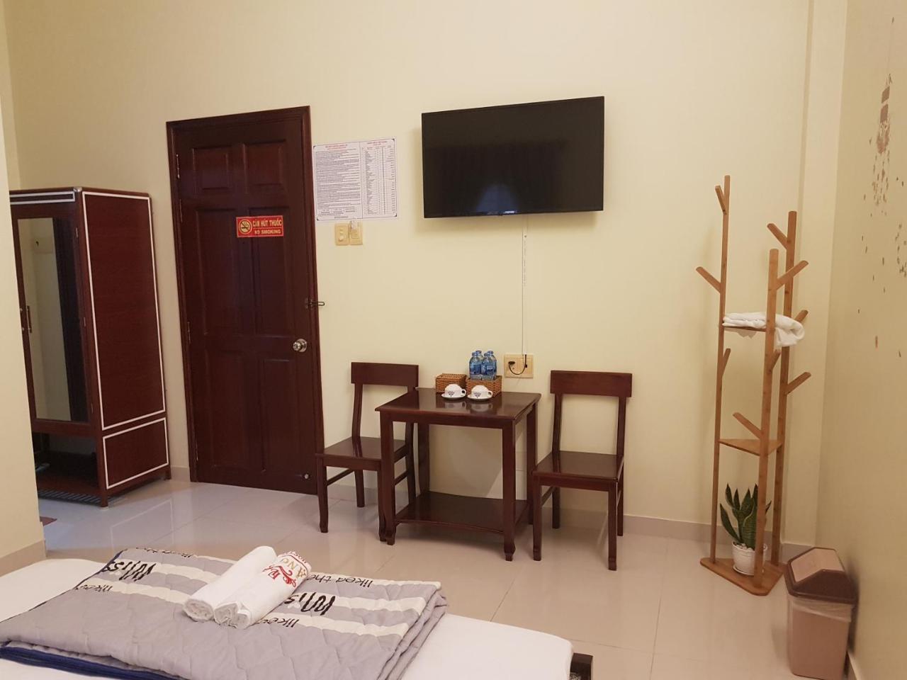 Hostel Dang Loi ホステルダンロイ Chau Doc Exterior foto