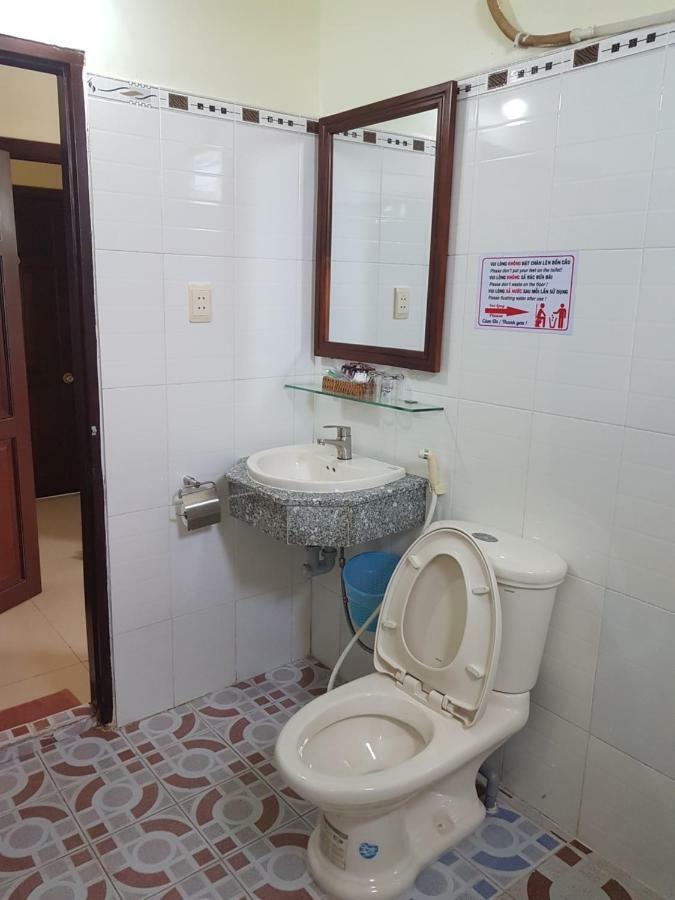 Hostel Dang Loi ホステルダンロイ Chau Doc Exterior foto